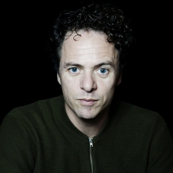Achter de schermen